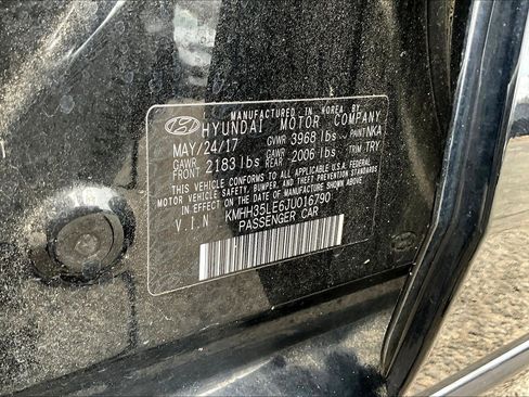 Used 2018 Hyundai Elantra GT image 33