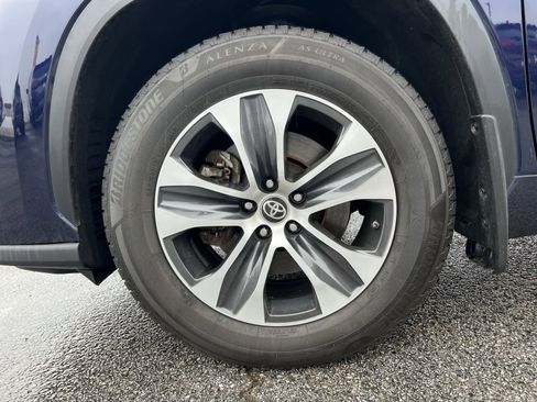 Used 2021 Toyota Highlander XLE image 12