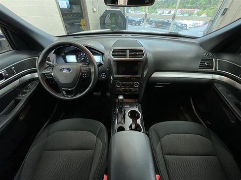 Used 2017 Ford Explorer XLT w/ Equipment Group 201A FWD image 22