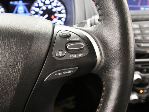 Used 2020 Nissan Pathfinder SL image 22