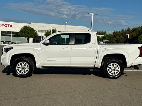 Certified 2025 Toyota Tacoma SR5 image 8