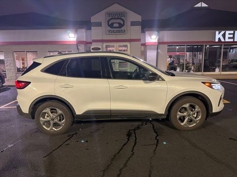 Used 2025 Ford Escape ST-Line w/ Cold Weather Package image 9