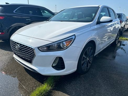 Used 2020 Hyundai Elantra GT FWD image 1