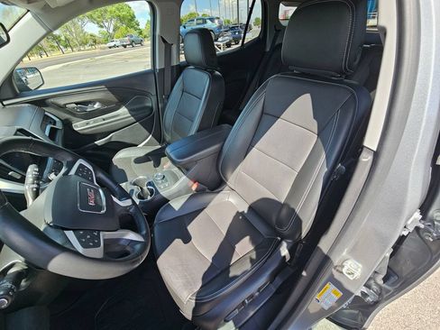Used 2023 GMC Terrain SLT w/ Tech Package FWD image 9