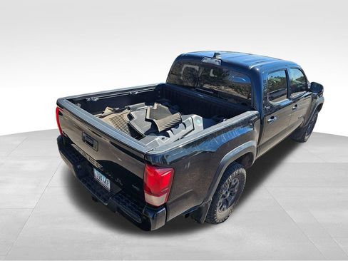 Used 2021 Toyota Tacoma SR5 w/ Trail Edition image 15