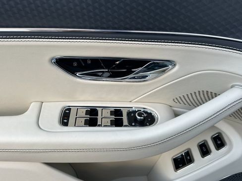 New 2026 Bentley Flying Spur Plug-In Hybrid image 14