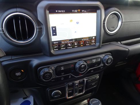 Used 2022 Jeep Gladiator Overland w/ Popular Equipment Package AWD/4WD image 17