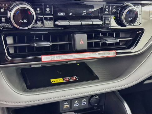 New 2026 Toyota Highlander Limited AWD/4WD image 18