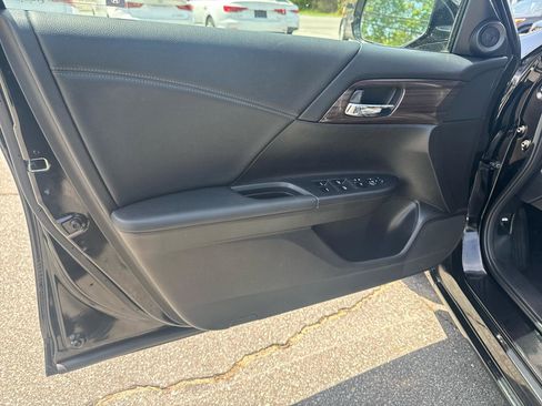 Used 2017 Honda Accord EX image 17