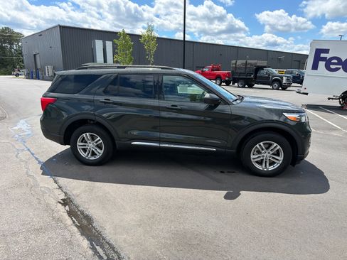 Used 2023 Ford Explorer XLT AWD/4WD image 4