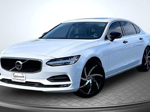 Used 2018 Volvo S90 T6 Momentum w/ Convenience Package image 1