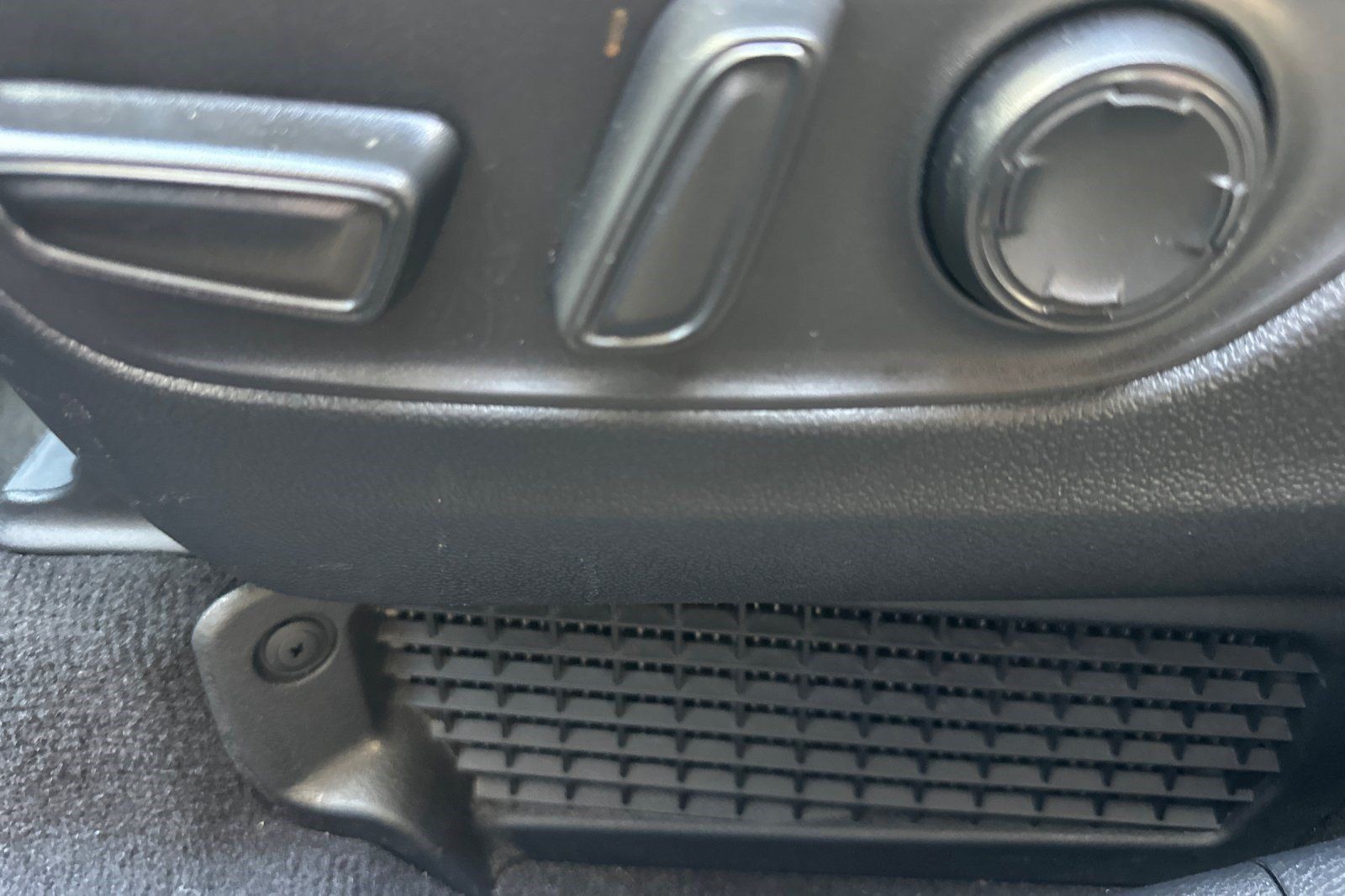 Used 2026 Toyota Sienna XLE FWD image 14