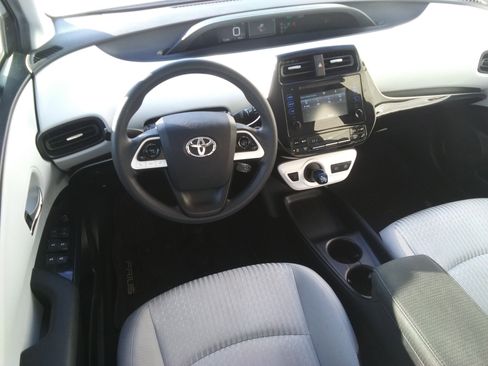 Used 2016 Toyota Prius Two image 10