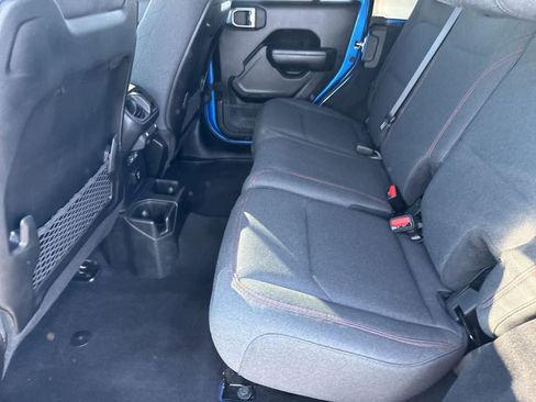 Used 2025 Jeep Wrangler Unlimited Rubicon AWD/4WD image 14
