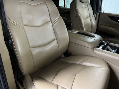Used 2020 Cadillac Escalade Platinum image 29