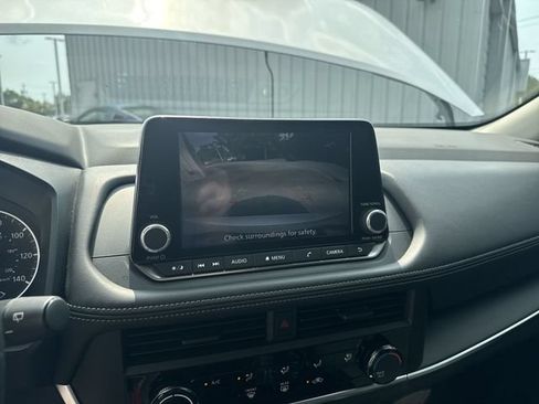 Used 2025 Nissan Rogue S FWD image 21