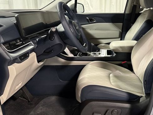 New 2026 Kia Carnival EX FWD image 16