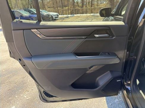 Used 2024 GMC Acadia AT4 w/ Luxury Package image 16