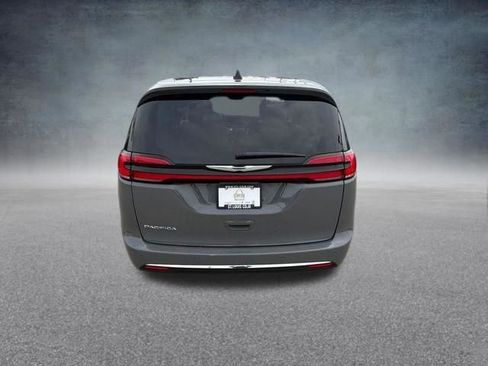 Used 2023 Chrysler Pacifica Touring-L FWD image 9