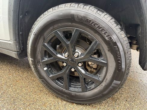 Used 2025 Jeep Grand Cherokee Altitude image 10