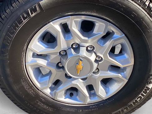 Used 2025 Chevrolet Silverado 2500 LT w/ Convenience Package image 24