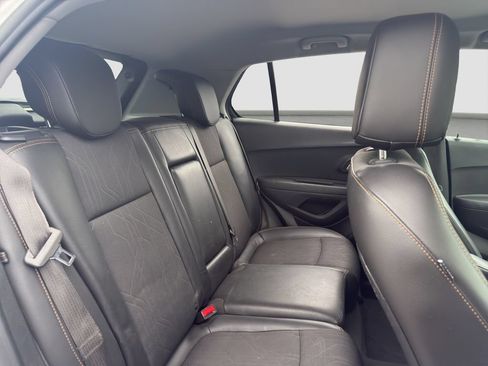 Used 2019 Chevrolet Trax LT w/ LT Convenience Package FWD image 17
