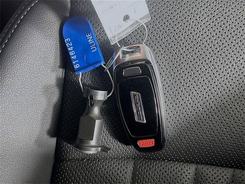 Used 2023 Audi e-tron Premium Plus w/ Premium Plus Package image 32