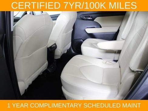 Used 2024 Toyota Highlander XLE AWD/4WD image 13