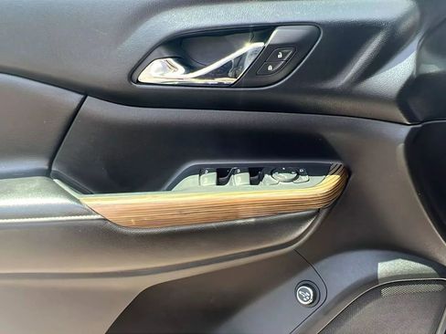 Used 2017 GMC Acadia SLE image 24