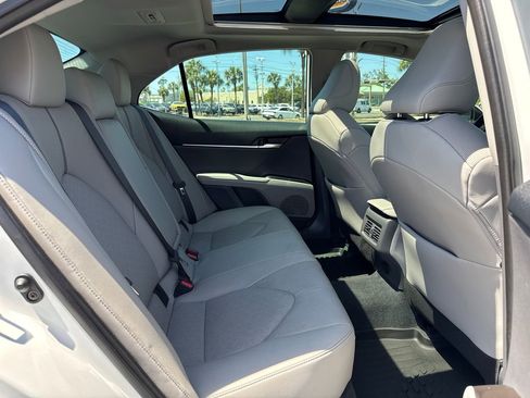 Used 2022 Toyota Camry XSE w/ Navigation Package image 17