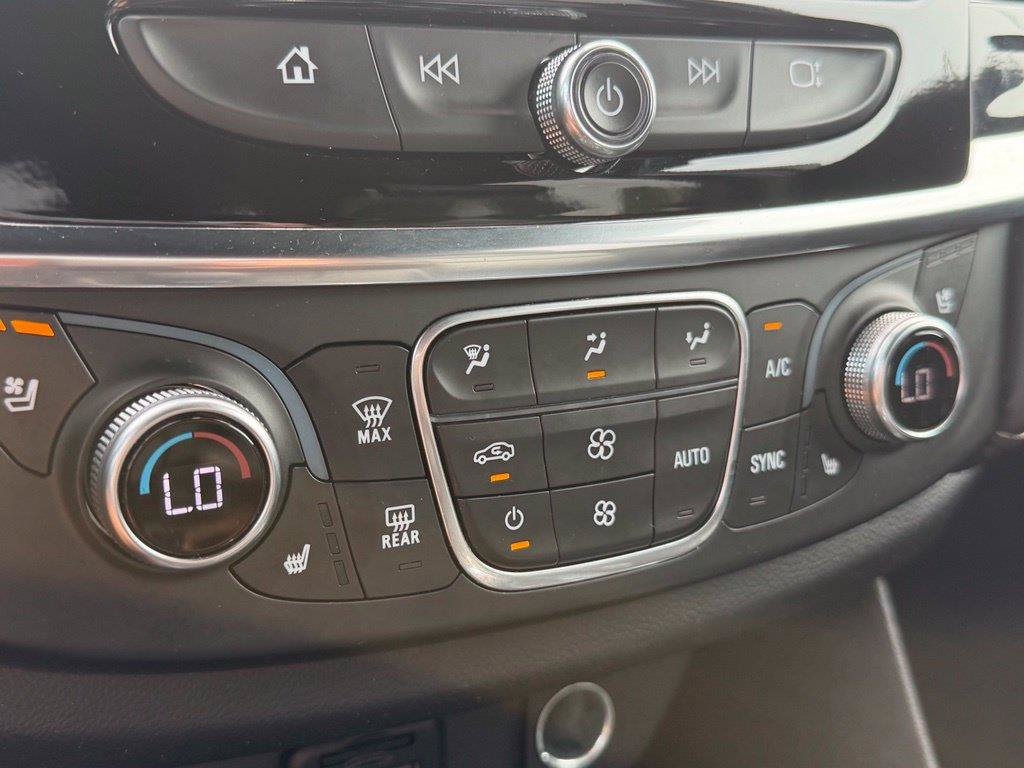 Used 2023 Chevrolet Traverse Premier FWD image 22