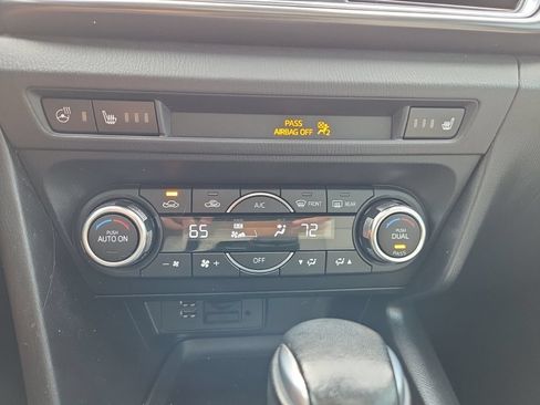 Used 2018 MAZDA MAZDA3 Grand Touring w/ Premium Equipment Package FWD image 27