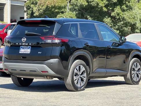 Used 2023 Nissan Rogue SV image 4
