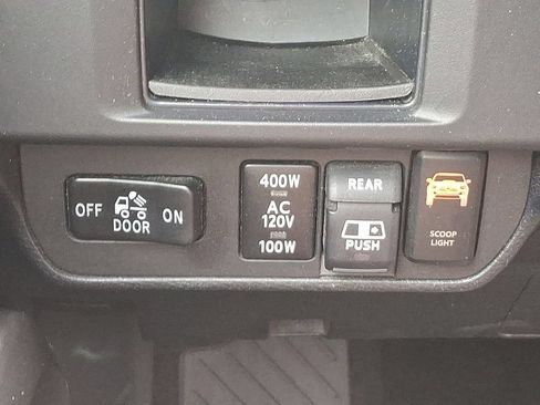 Used 2017 Toyota Tacoma TRD Sport w/ Tow Package (A/T) AWD/4WD image 23