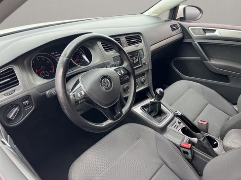 Used 2016 Volkswagen Golf S image 18