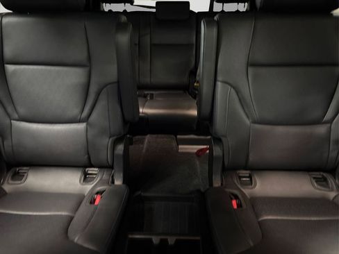 Used 2023 Toyota Sequoia Platinum image 21