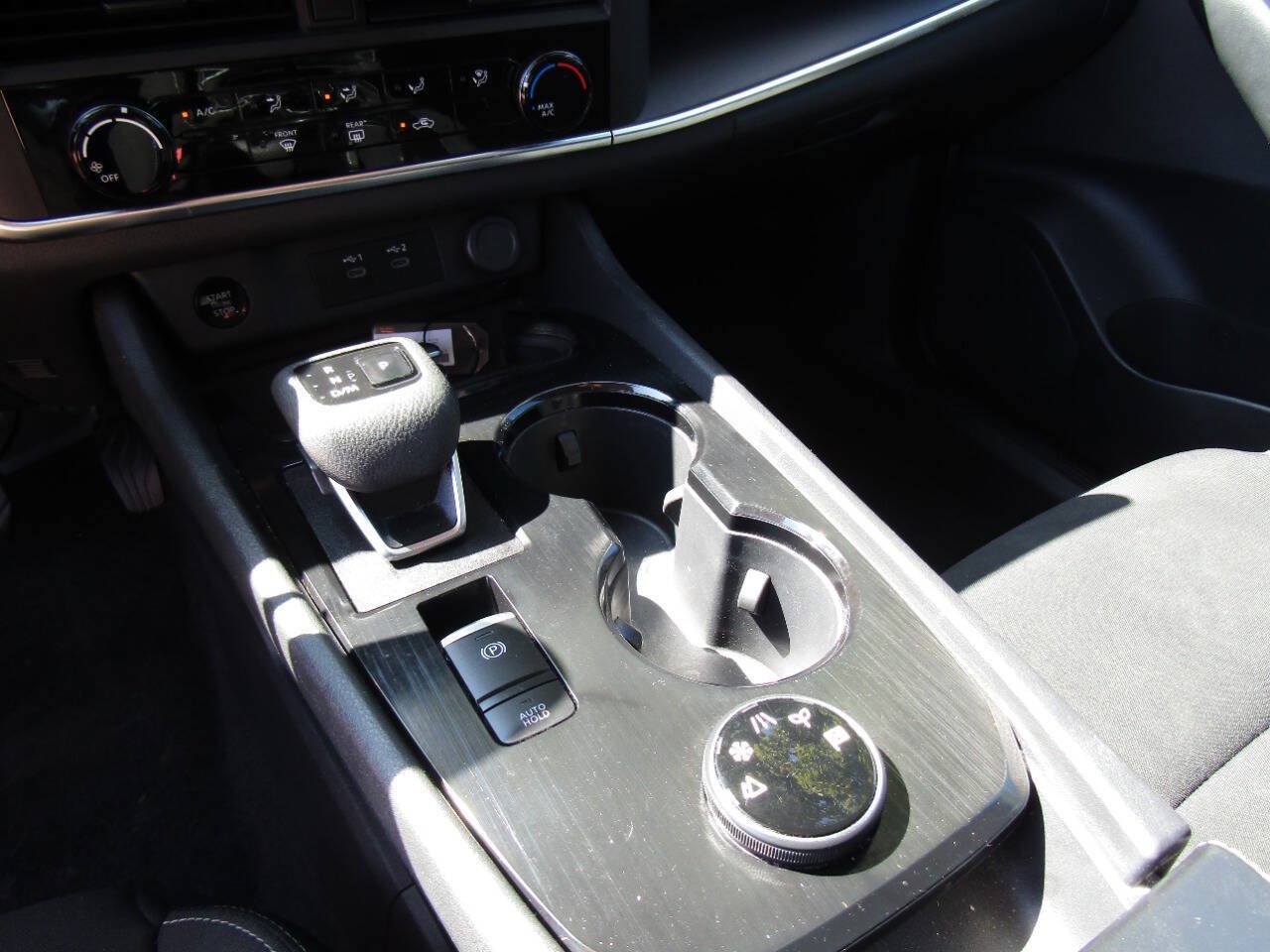 Used 2024 Nissan Rogue S AWD/4WD image 17