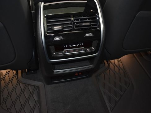 New 2026 BMW X7 xDrive40i w/ M Sport Package AWD/4WD image 19