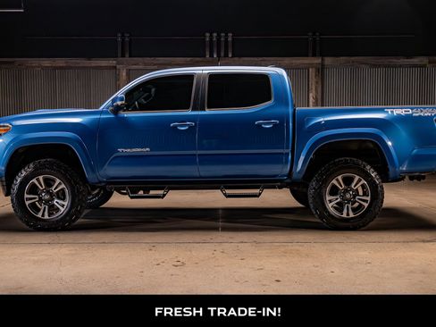 Used 2017 Toyota Tacoma TRD Sport w/ Tow Package image 5