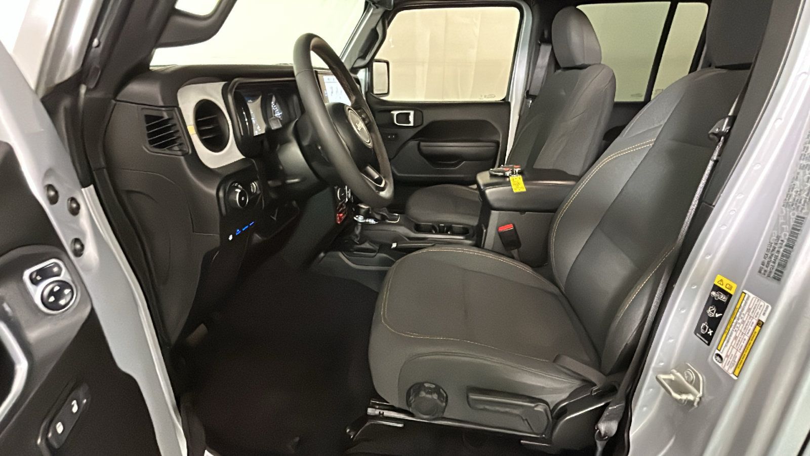 Used 2024 Jeep Wrangler Unlimited AWD/4WD image 13