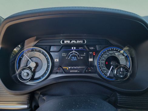 Used 2020 RAM 1500 Limited w/ Black Appearance Package AWD/4WD image 27