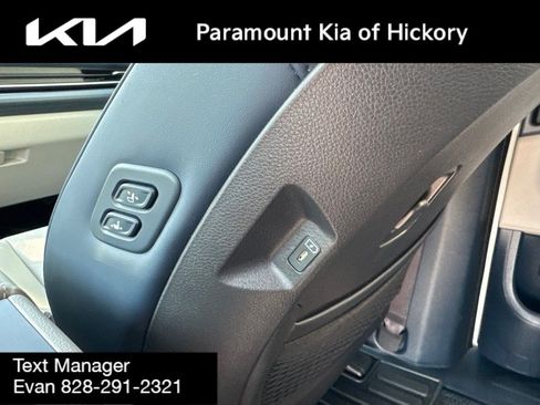 Used 2025 Kia Carnival EX FWD image 20
