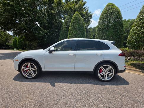 Used 2016 Porsche Cayenne AWD/4WD image 2