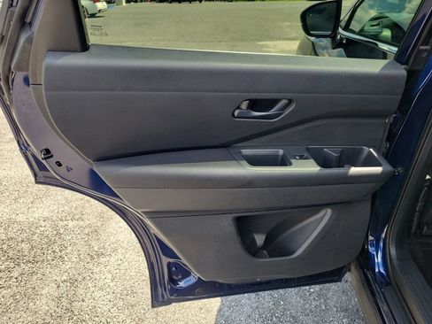 Used 2025 Nissan Pathfinder SV FWD image 16