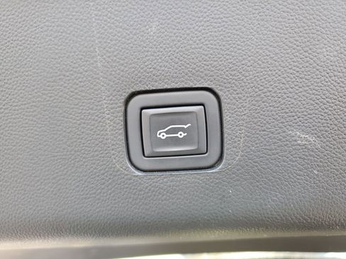 Used 2023 Chevrolet Traverse RS image 9