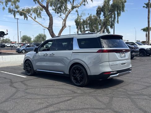 Used 2022 Kia Carnival SX FWD image 4