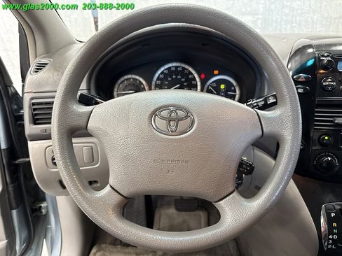 Used 2005 Toyota Sienna CE image 4