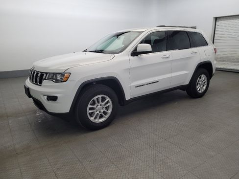 Used 2020 Jeep Grand Cherokee Laredo image 2