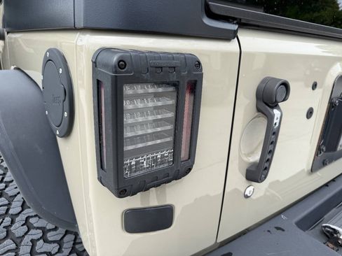 Used 2017 Jeep Wrangler Unlimited Sport w/ Quick Order Package 24S AWD/4WD image 20