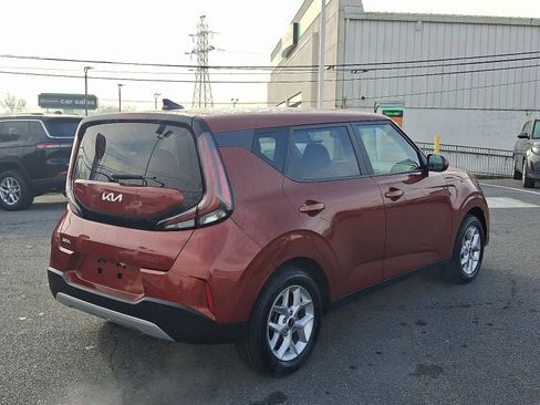 Used 2023 Kia Soul LX w/ LX Technology Package image 4